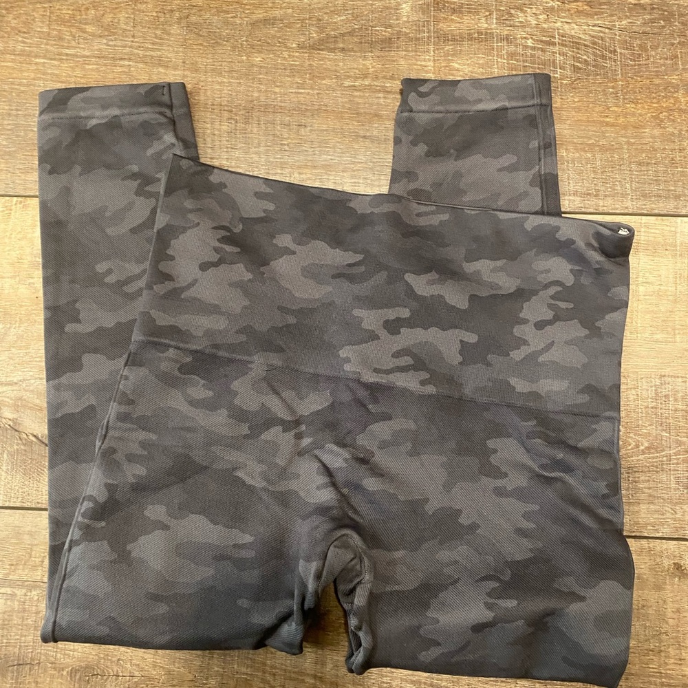 SPANX grey camo Capri